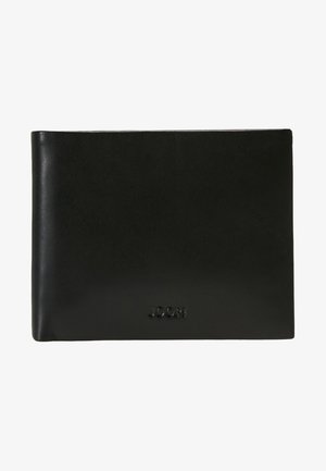 Czarny skórzany portfel o gładkiej fakturze, prostokątnym kształcie i wytłoczonym logo "JOOP!" na dole.