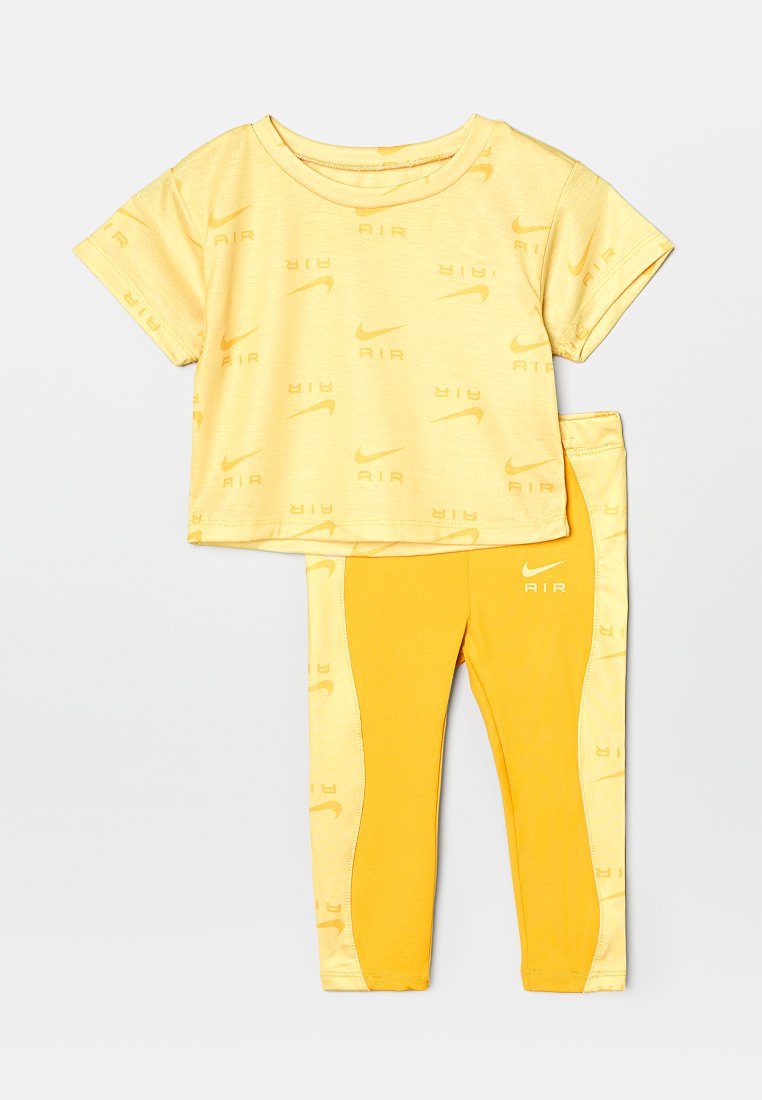 Nike Sportswear Sport T-shirt geel