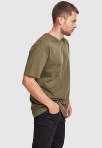 Urban Classics Základné tričko - olive