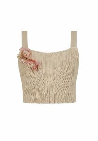 Beige stickad croppad topp med breda axelband, prydd med en klunga av mjuka rosa tygblommor på ena sidan. Texturerat stickat mönster genom hela plagget.