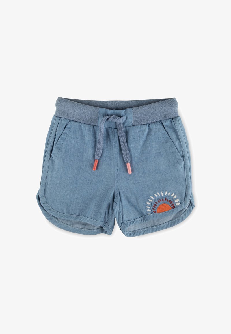 Shorts bleu clair pour tout-petit avec ceinture élastique, cordon de serrage, poches latérales et motif de soleil brodé sur la jambe gauche.