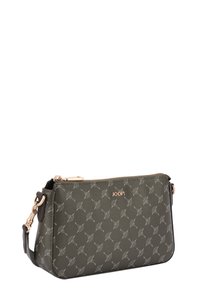 Zelená kožená crossbody taška s vzorovaným povrchem, který obsahuje geometrické návrhy. Zlaté kování a zipové zapínání. Součástí je nastavitelný popruh.