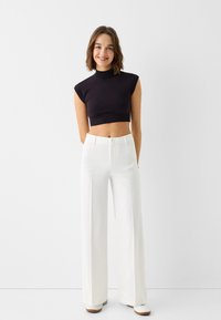 Bershka WIDE-LEG TAILORED - Housut - white