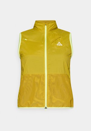 Sárga ujjatlan mellény magas gallérral, elöl cipzárral, két zsebbel és texturált felülettel. A szélein fényvisszaverő részletekkel.