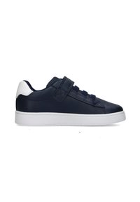 Sneaker blu navy con tomaia testurizzata, tallone bianco, strappo in Velcro e suola in gomma, caratterizzate da un design semplice e pulito.