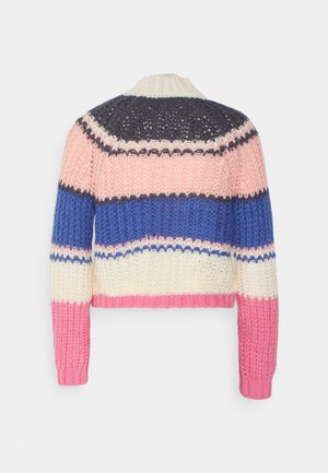 Sweter dzianinowy w poziome paski w kolorach granatowym, różowym, niebieskim, kremowym i jaskrawym różowym, widziany od tyłu z długimi rękawami i ściągaczami.