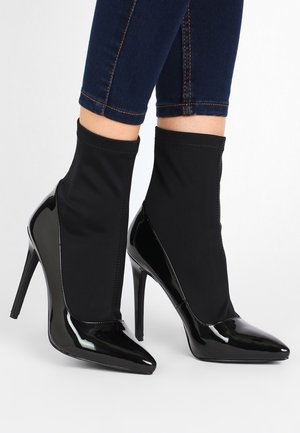 Bottines à talons hauts - black