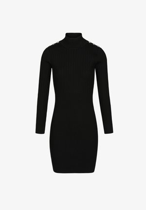 Czarna dzianinowa sukienka z prążkowanego materiału z długimi rękawami, wysokim dekoltem i dekoracyjnymi srebrnymi guzikami wzdłuż szwów ramion.