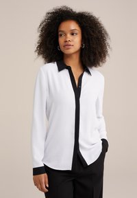 WE Fashion Blúzka so zapínaním na gombíky - white