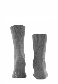 Graue Baumwollsocken mit geripptem oberen Rand, senkrechten Linien und glatter Textur, sowie bedrucktem Branding an der Sohle.