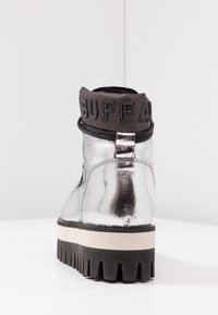 Buffalo London Botines con plataforma - silver-coloured