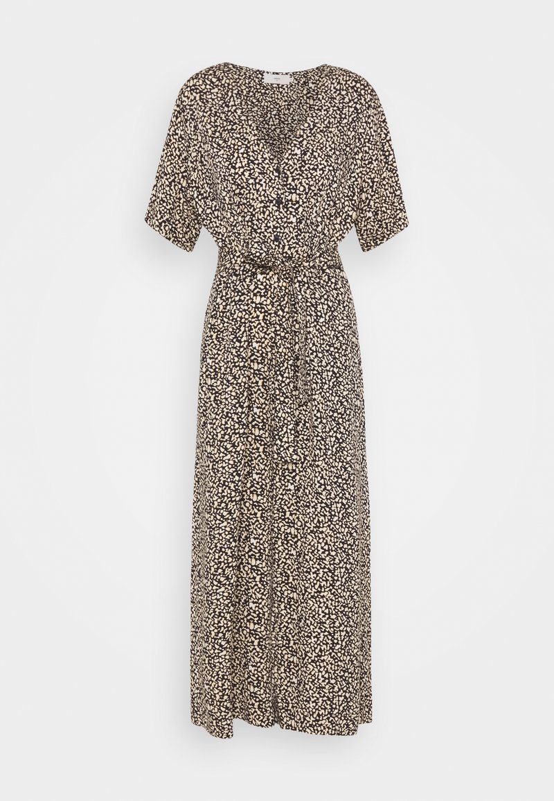 Robe midi à taches noires et beiges, manches courtes, col en V, boutonnage devant et ceinture assortie à nouer à la taille.