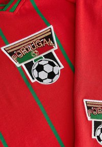 Next REGULAR FIT SET - Shortsit - red green portugal