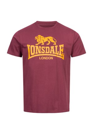 Bordo medvilninis marškinėliai su geltonu liūto grafikos piešiniu ir tekstu „LONSDALE LONDON“ priekyje. Trumpomis rankovėmis ir apvaliu kaklu.