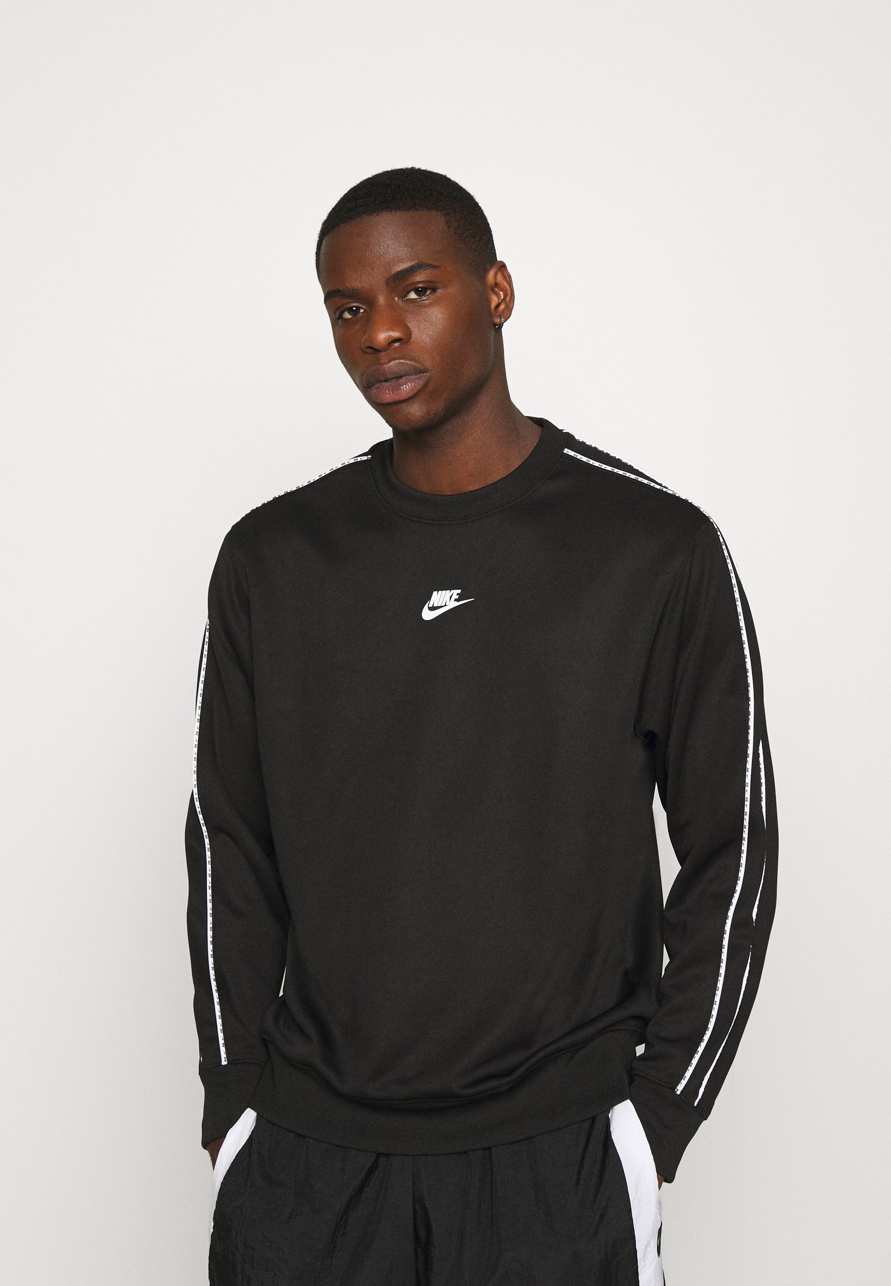 Nike Sportswear Sweatshirt blackschwarz Zalando.at Nike Sportswear TECH PACK CREW Sweatshirt black Zalando.at