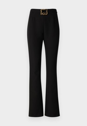 Pantaloni neri con una vestibilità sartoriale, caratterizzati da una gamba ampia, un tessuto morbido e un dettaglio della fibbia dorata in vita.