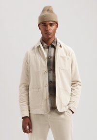 Dstrezzed Lichte jas - silver birch