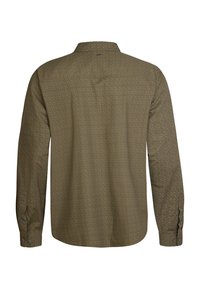 Camicia a maniche lunghe di colore verde oliva con un sottile motivo geometrico, chiusura a bottone sui polsini e design classico del colletto.