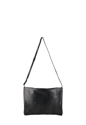 Černá kožená obdélníková kabelka přes rameno s nastavitelným popruhem, minimalistickým designem a hladkou texturou.