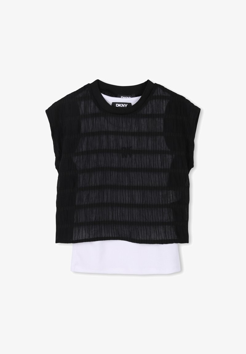 Zwarte cropped top met een doorschijnend, gestructureerd patroon en korte mouwen, gelaagd over een witte basislaag. Ontworpen met een ronde halslijn.