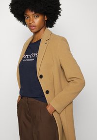 Marc O'Polo ROUND NECK - T-shirt estampada - deep blue sea