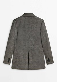 Blazer grigio con motivo a fantasia, caratterizzato da un design strutturato, rever a lancia e polsini con tre bottoni. Spacco posteriore per facilitare i movimenti.