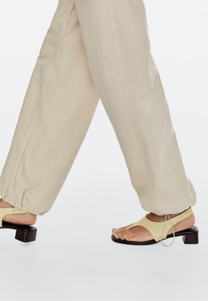 Massimo Dutti, Sandales tongs - white