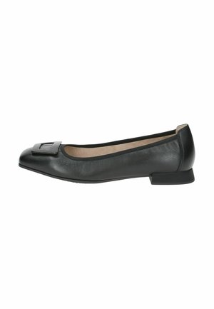 Ballerine in pelle nera con dettaglio a forma di fibbia quadrata sulla punta, tacco piatto e superficie liscia.