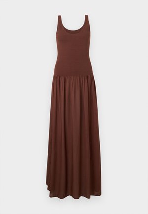 Robe maxi marron avec un corsage débardeur ajusté et une jupe inférieure fluide et froncée. Fabriquée en tissu doux et léger.