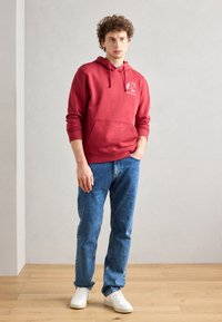Scotch & Soda REGULAR FIT FRONT AND BACK ARTWORK HOODIE - Hoodie - roadside red