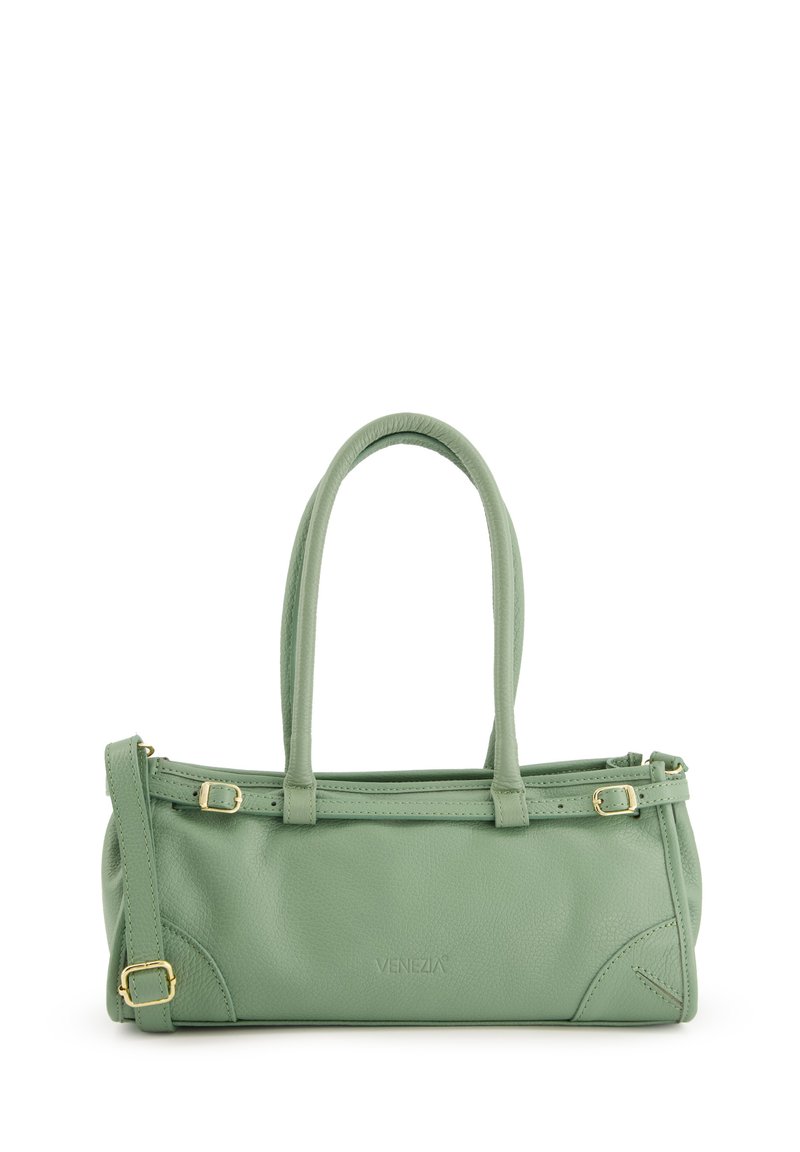 Grüne Lederhandtasche mit zwei kurzen Griffen und einem verstellbaren Schultergurt. Ausgestattet mit goldenen Beschlägen und einer strukturierten Oberfläche.