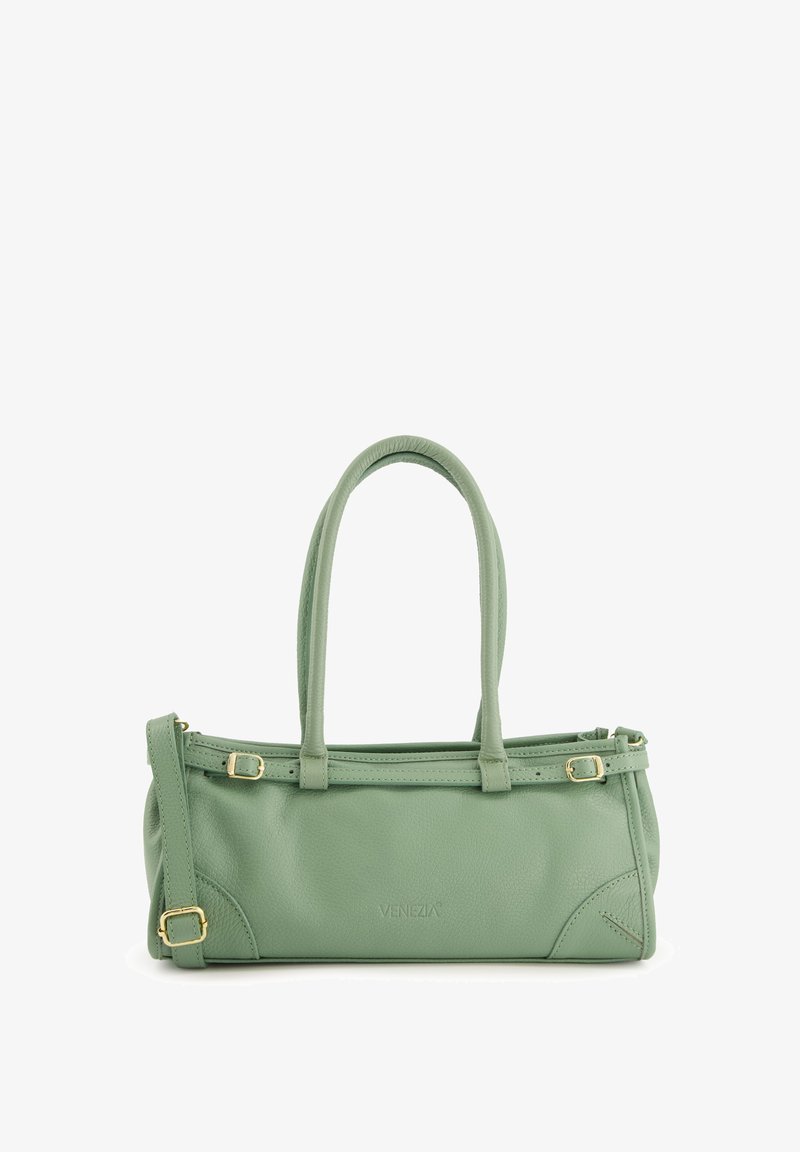 Grüne Lederhandtasche mit zwei kurzen Griffen und einem verstellbaren Schultergurt. Ausgestattet mit goldenen Beschlägen und einer strukturierten Oberfläche.