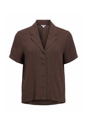 Camicia marrone a maniche corte con collo e quattro bottoni, realizzata in un tessuto strutturato.