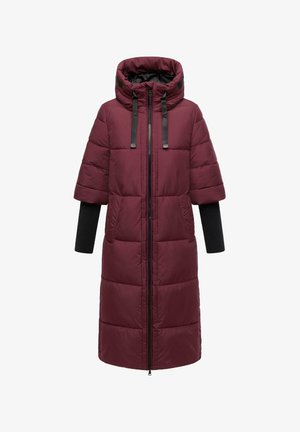 Cappotto imbottito bordeaux con cappuccio e chiusura con zip, dotato di maniche corte, polsini in maglia nera e due tasche laterali.