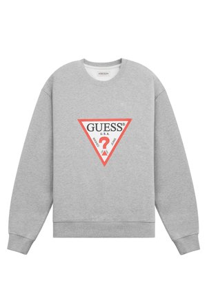 Siva dukserica iz bombaža, z veliko rdečo trikotno logotipom z napisom "GUESS U.S.A." in dodatnim besedilom znotraj trikotnika.