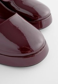 Next WIDE FIT - Scarpe con plateau - wine