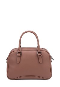 Sac à main en cuir texturé marron, de forme arrondie, avec deux poignées supérieures et une fermeture éclair. Présente des accents en métal argenté.