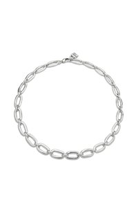 Collana in argento composta da anelli ovali allungati interconnessi, dotata di un gancio e di un piccolo tag con logo. Texture liscia e lucida.