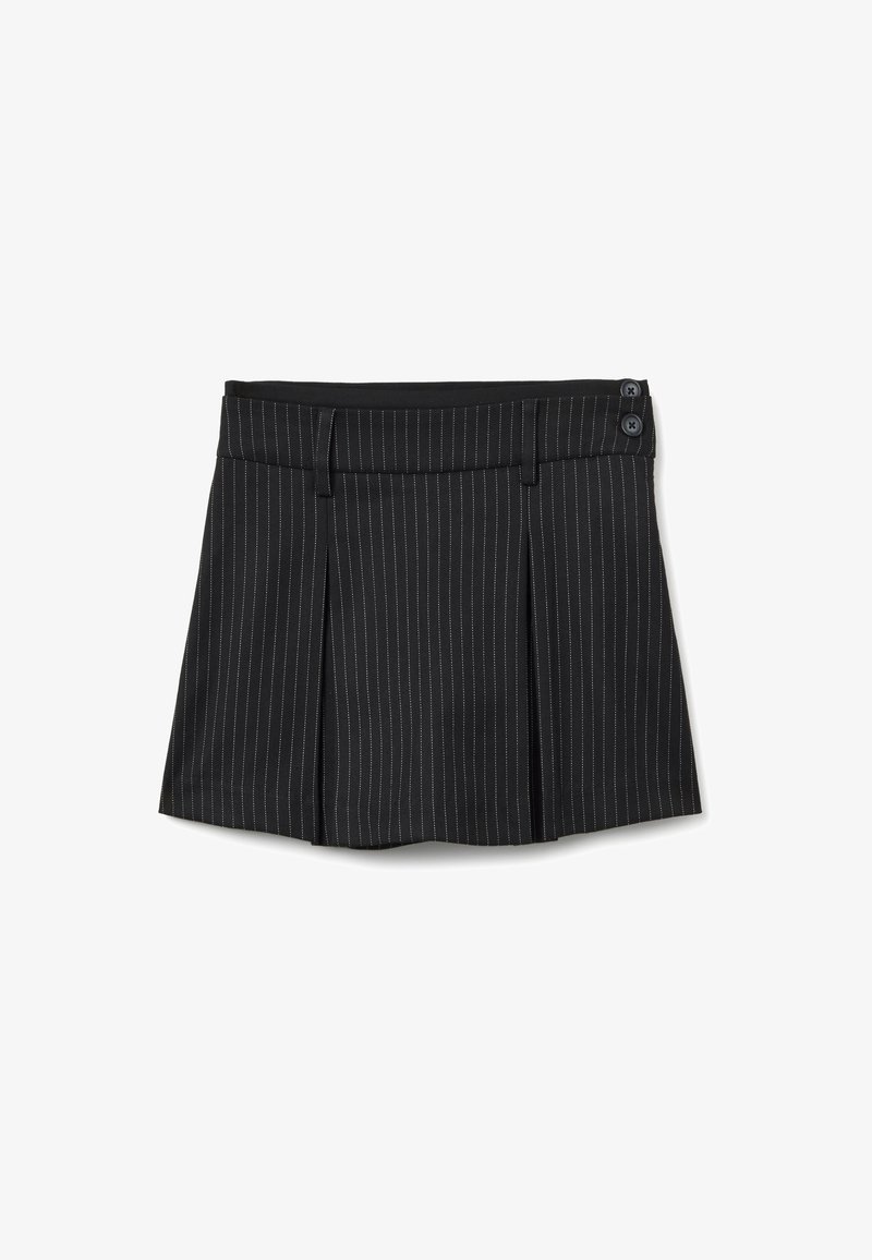 Falda de rayas negras con plisados, con una cinturilla plana, dos detalles de botones y una textura de tela suave.