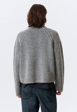 Classificação 2: Weekday - RAGLAN WOOLBLEND - Camisola