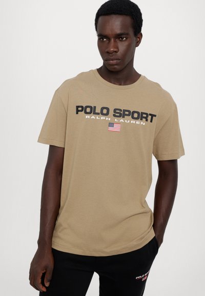 Polo Ralph Lauren SHORT SLEEVE - Marškinėliai su spaudiniu - desert khaki/black