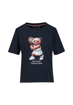 T-shirt bleu marine avec illustration d'un ours en peluche en tenue de tennis tenant une raquette, texte « THE 19V69 TENNIS BEAR » sous l'ours.