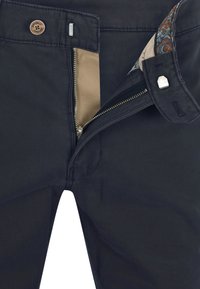 Marineblauwe broek met een ritsluiting met beige voering. Opvallende knoopsluiting en een verzierde stofaccent op de tailleband.