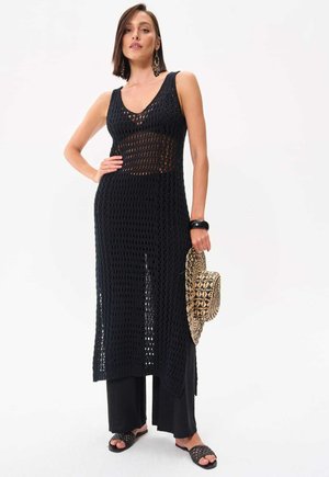 MARIL - Strickkleid - black