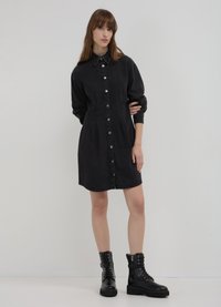 Calliope AVEC CLOUS - Robe en jean - noir
