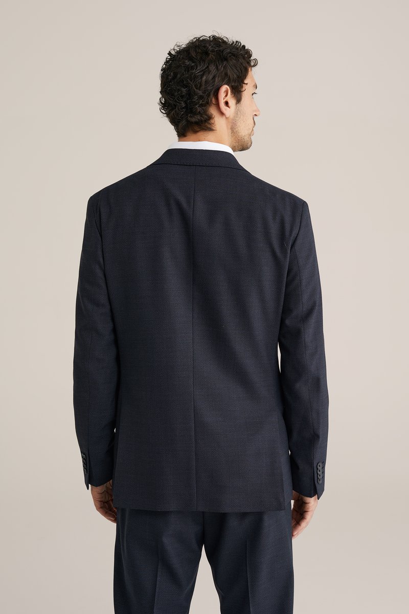 Marineblauw colbert van gestructureerde stof, met een enkele split, ingezette revers en knoopmanchetten, gezien van achteren.