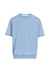 Felpa azzurra a maniche corte realizzata in tessuto morbido, con scollatura rotonda e logo "GUESS JEANS" in bianco. Design semplice e rilassato.