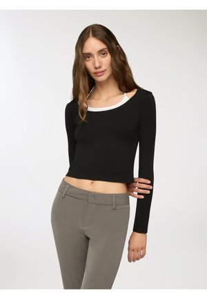 CON SCOLLO AMPIO - Maglietta a manica lunga - nero