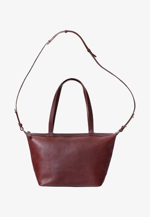 Borsa a tracolla in pelle marrone con manici doppi e una tracolla regolabile. Texture liscia, forma rettangolare, design minimale.