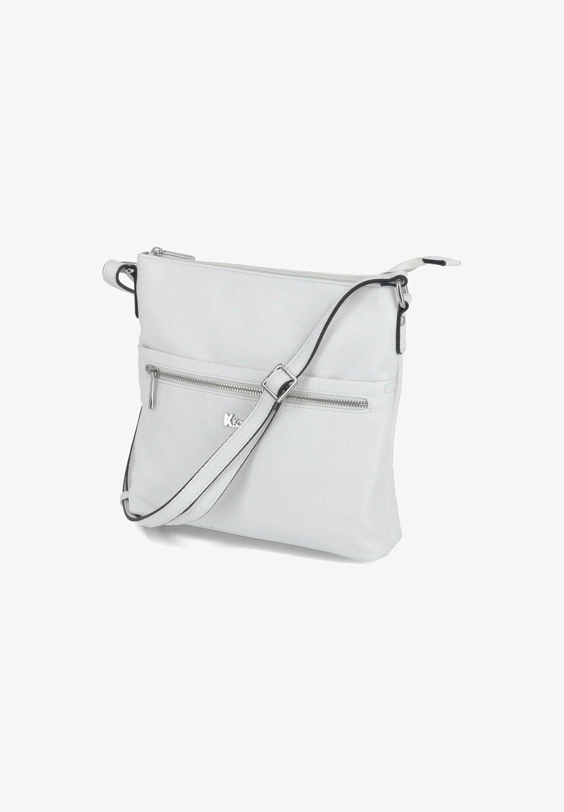 Weiße Leder-Umhängetasche mit silbernem Beschlag, einstellbarem Tragegurt, strukturiertem Oberflächenmaterial, vorderer Reißverschluss-Tasche, minimalistisches Design.